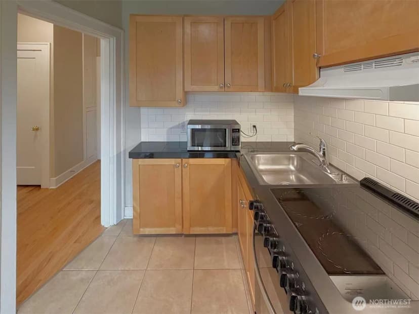Property photo for 901 Ne 43rd Street #201, Seattle photo 22