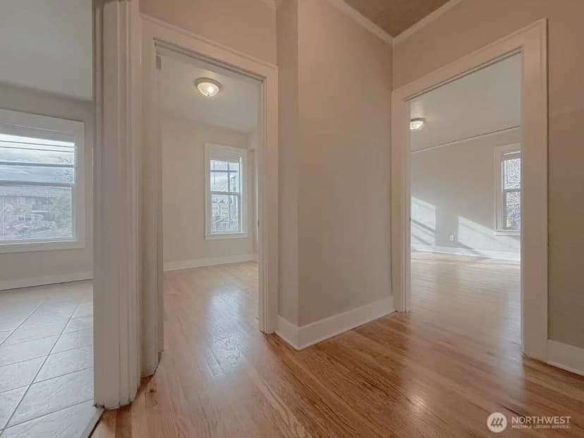 Property photo for 901 Ne 43rd Street #201, Seattle photo 7