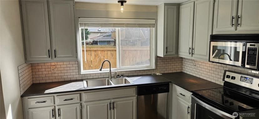 Property photo for 16111 97 Avenue Ct E, Puyallup photo 5