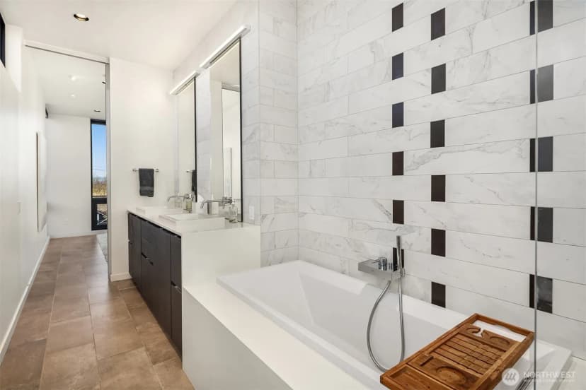 Property photo for 3057 36th Avenue Sw, Seattle photo 27