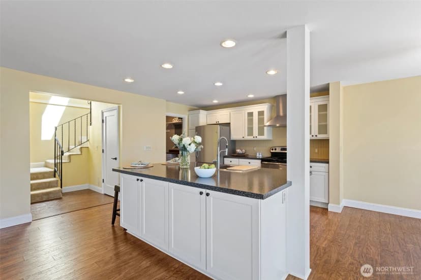 Property photo for 6234 Ne 182nd Street, Kenmore photo 2