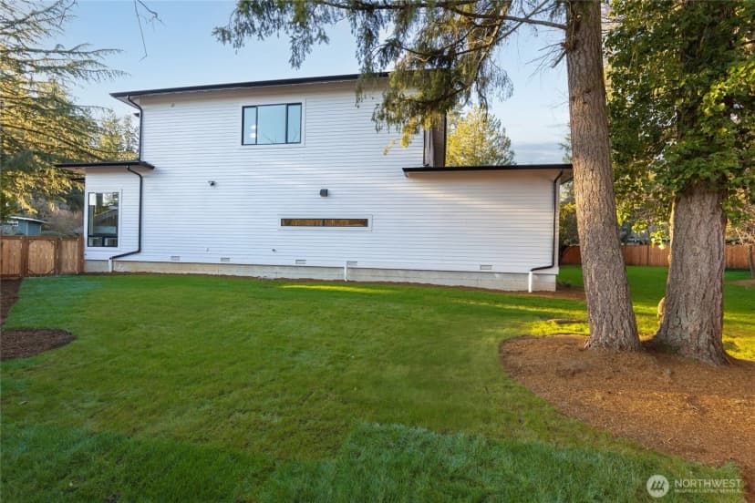 Property photo for 218 163rd Place Se, Bellevue photo 36