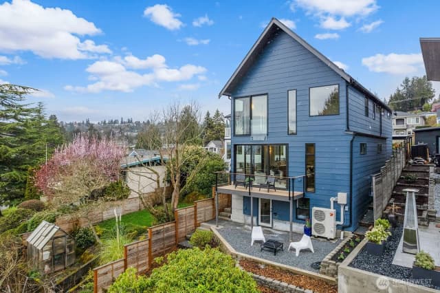 Property photo for 9318 47th Avenue Sw, Seattle photo 2