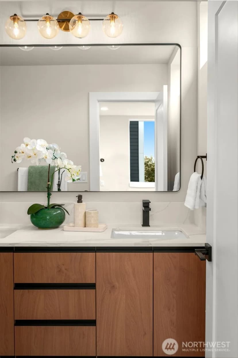 Property photo for 1125 A 10th Avenue E, Seattle photo 16