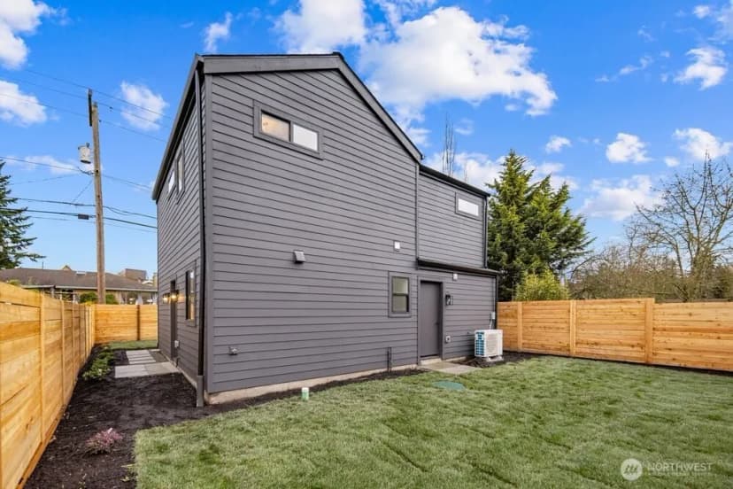 Property photo for 3215 22nd Avenue S, Seattle photo 27