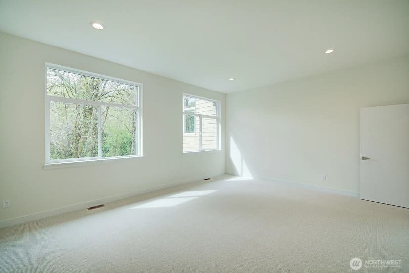 Property photo for 865 Front Street S, Issaquah photo 36