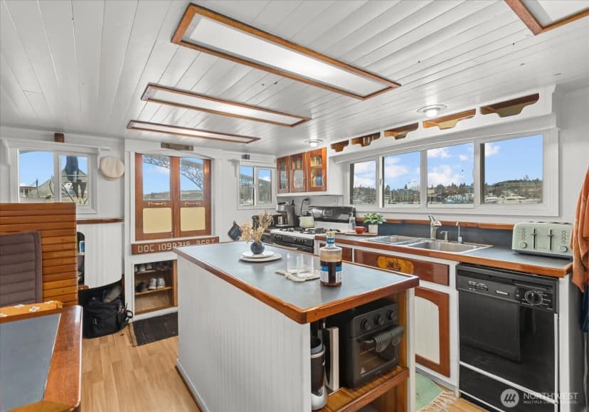 Property photo for 2706 Westlake Avenue N #01a, Seattle photo 15