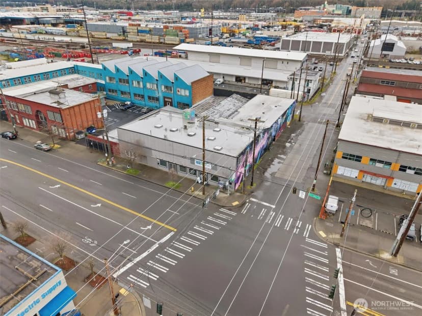 Property photo for 3228 1st Avenue S, Seattle photo 4