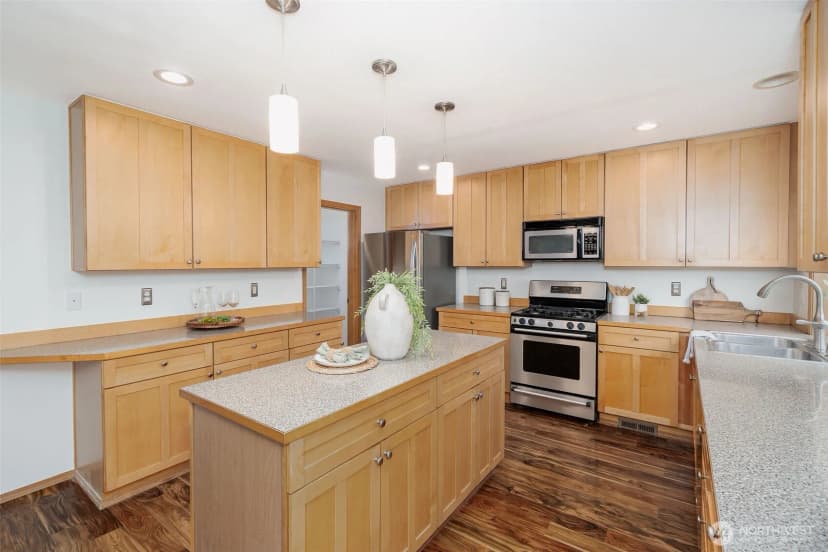 Property photo for 261 Blaine Drive Se, Renton photo 9