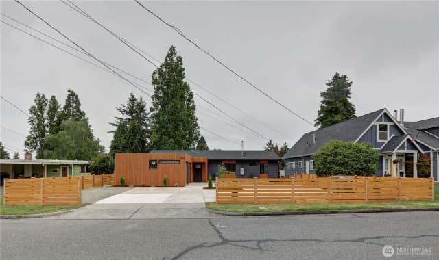 Property photo for 1324 N Hawthorne Street, Tacoma