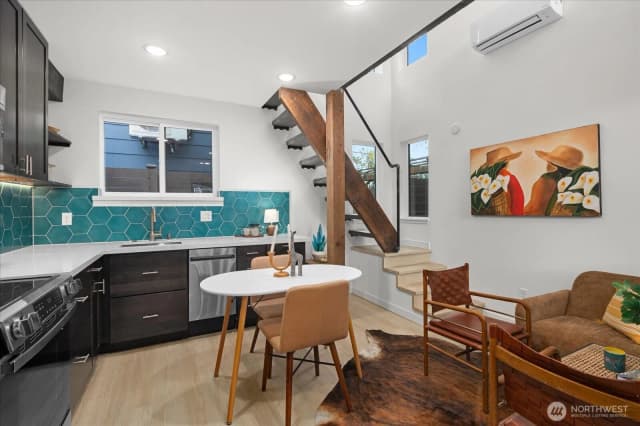Property photo for 828 S Sullivan Street #b, Seattle photo 4