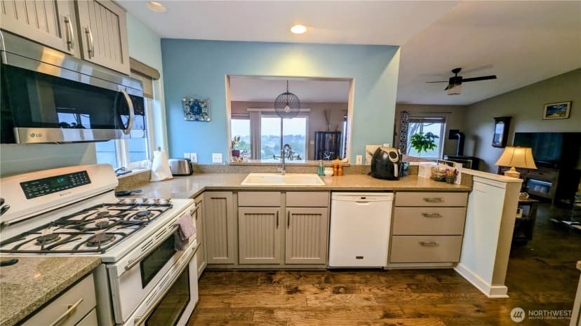 Property photo for 32805 J Place, Ocean Park photo 15