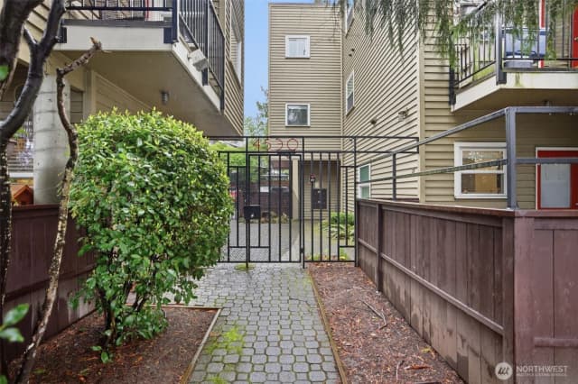Property photo for 4530 Meridian Avenue N #s-2, Seattle photo 2