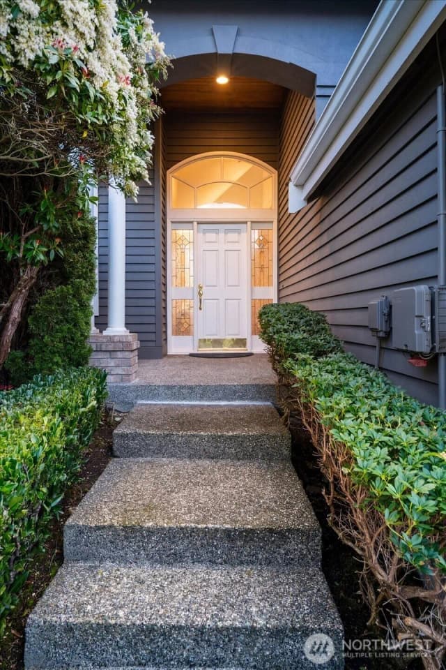 Property photo for 11617 E Oakmont Drive, Mukilteo photo 3