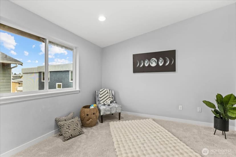 Property photo for 930 N 96th Street, Seattle photo 16