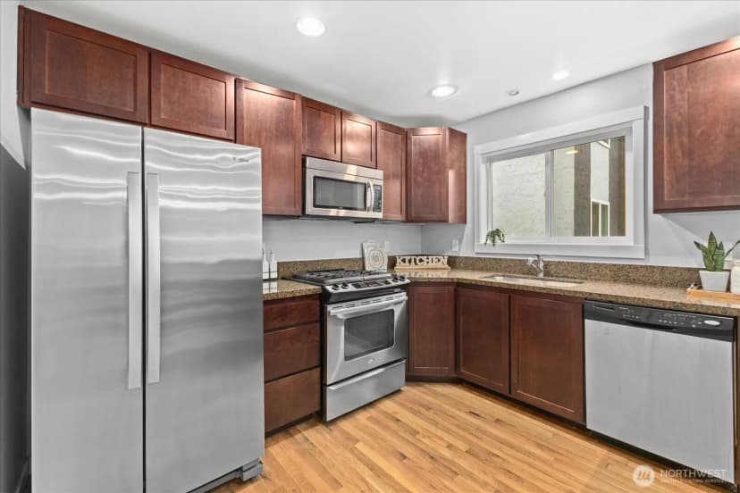 Property photo for 930 N 96th Street, Seattle photo 10