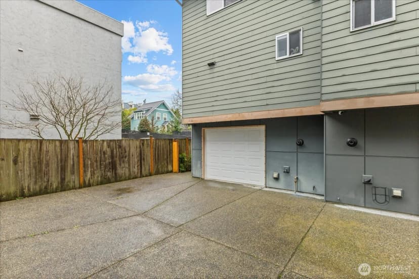 Property photo for 930 N 96th Street, Seattle photo 24