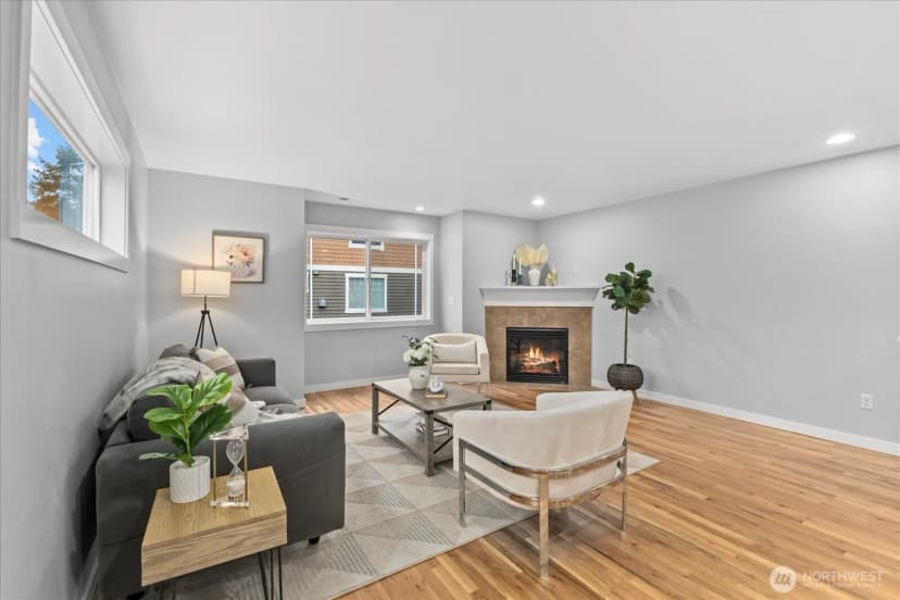 Property photo for 930 N 96th Street, Seattle photo 4