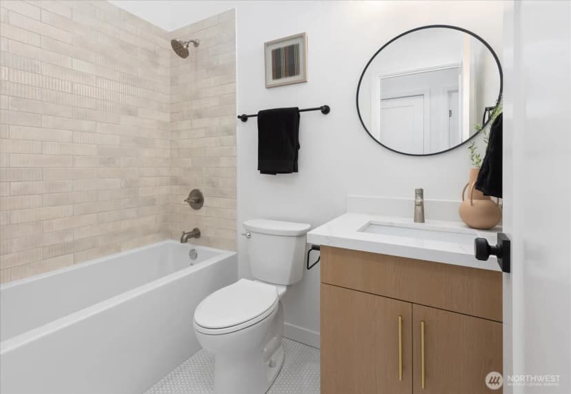 Property photo for 830 S Sullivan Street #b, Seattle photo 9
