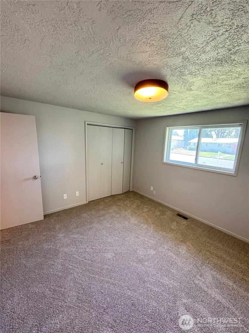 Property photo for 915 E Elsinore Street, Othello photo 28