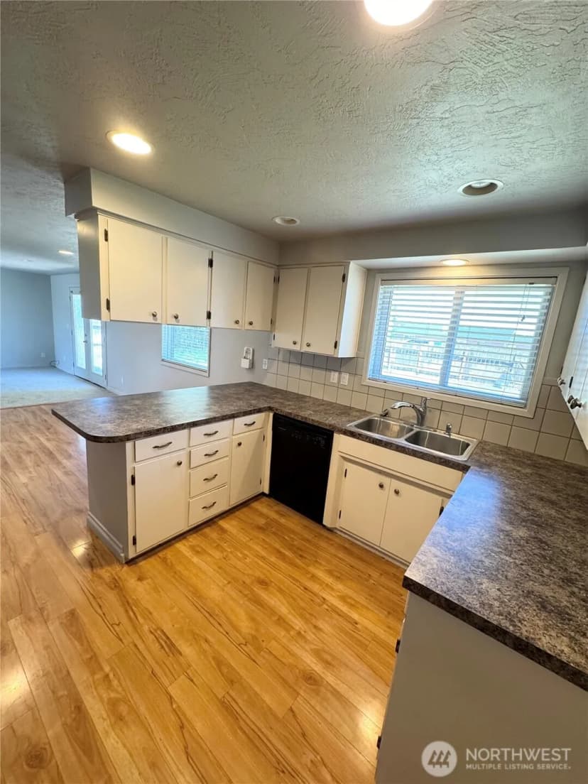 Property photo for 915 E Elsinore Street, Othello photo 16