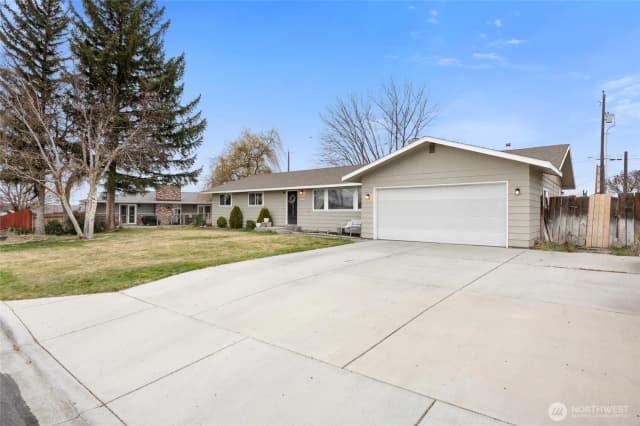 Property photo for 915 E Elsinore Street, Othello photo 2