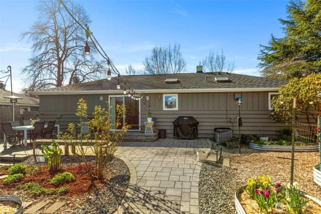 Property photo for 9240 30th Avenue Sw, Seattle photo 2