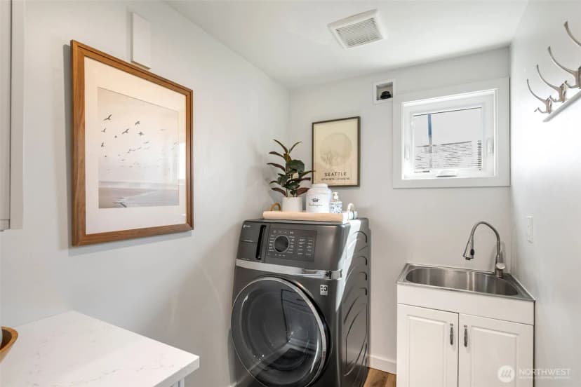 Property photo for 9240 30th Avenue Sw, Seattle photo 22