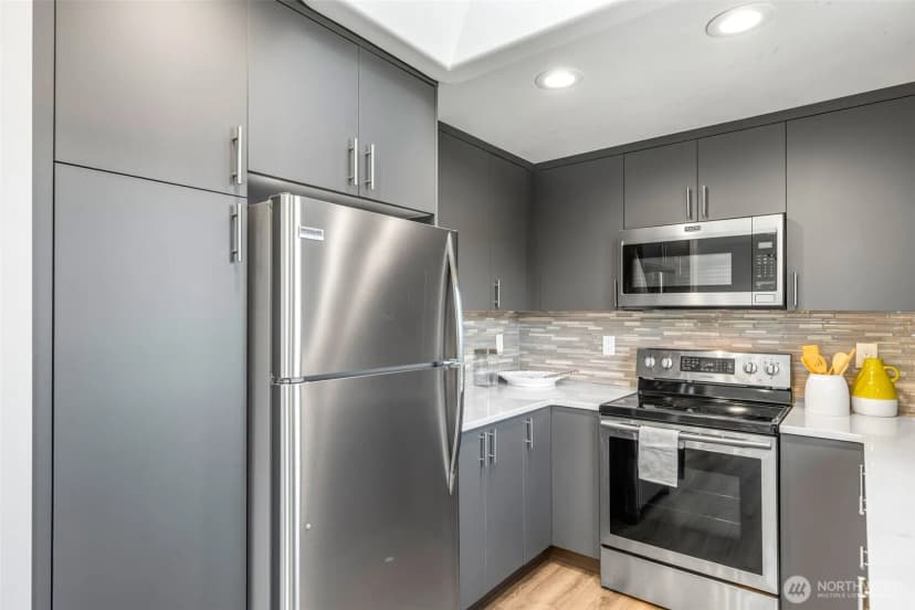 Property photo for 9240 30th Avenue Sw, Seattle photo 11