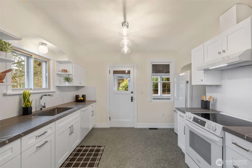 Property photo for 2223 S 124th Street, Burien photo 11