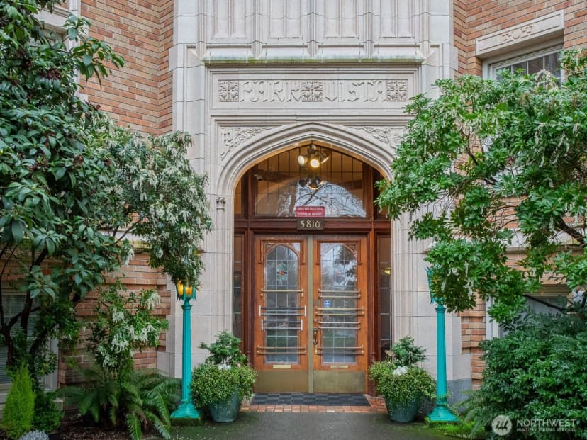 Property photo for 5810 Ne Cowen Place #305, Seattle