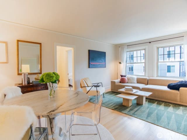 Property photo for 5810 Ne Cowen Place #305, Seattle photo 3