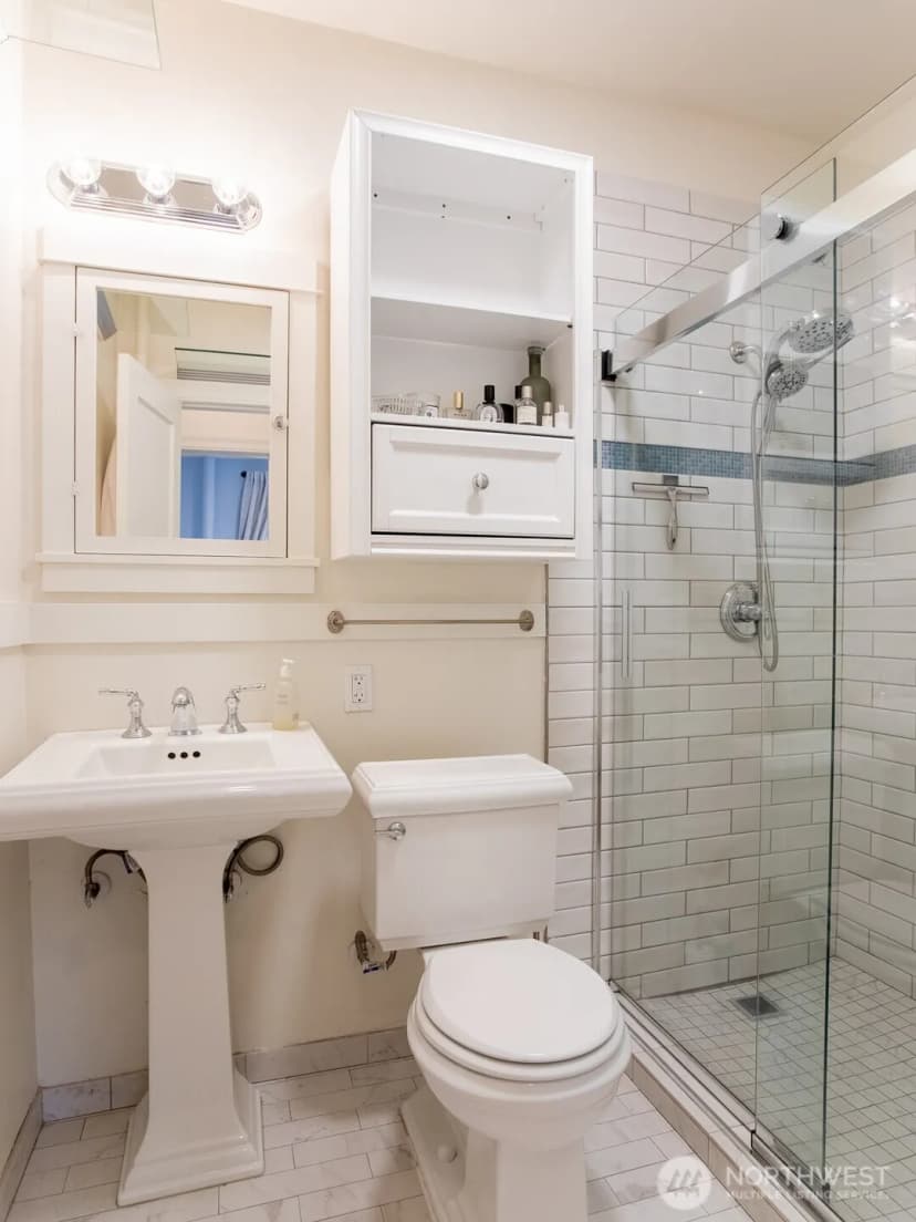 Property photo for 5810 Ne Cowen Place #305, Seattle photo 12