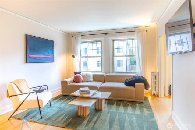 Property photo for 5810 Ne Cowen Place #305, Seattle photo 4