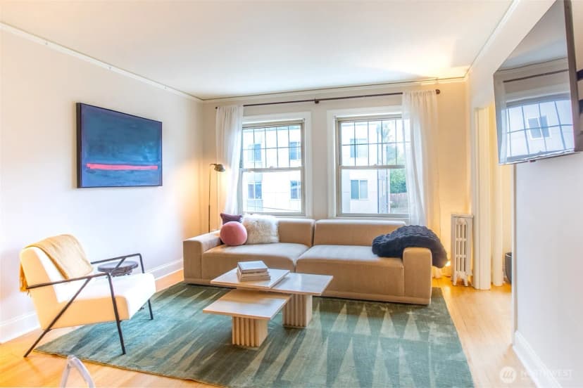 Property photo for 5810 Ne Cowen Place #305, Seattle photo 4