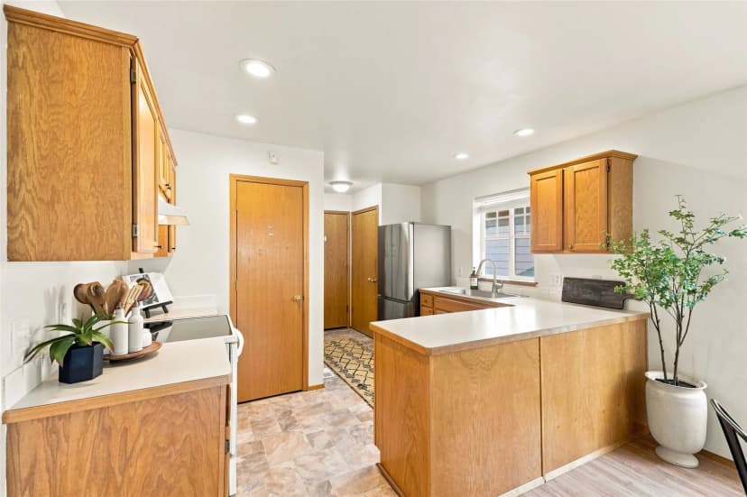 Property photo for 1030 Sinclair Way #42, Burlington photo 7