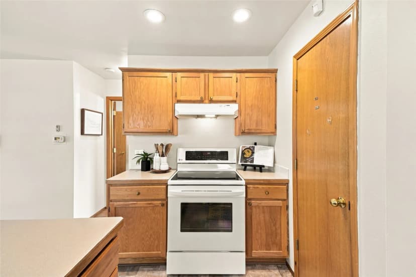 Property photo for 1030 Sinclair Way #42, Burlington photo 9