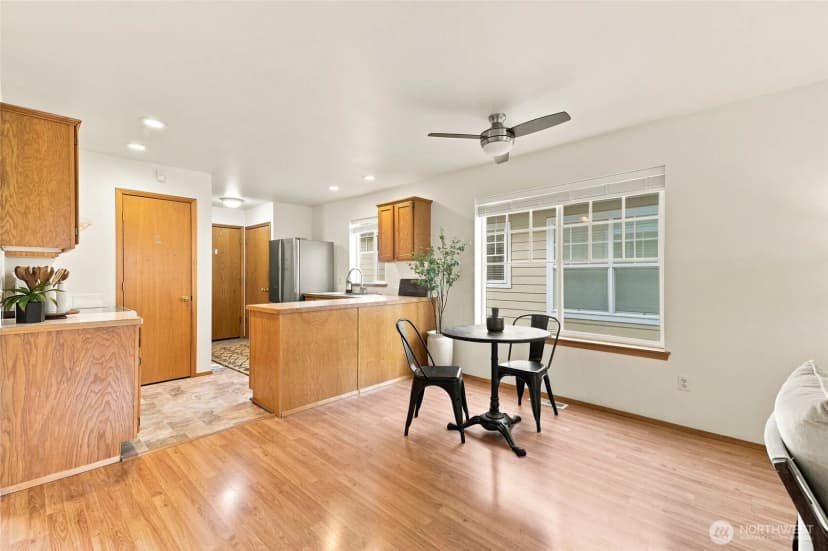 Property photo for 1030 Sinclair Way #42, Burlington photo 5