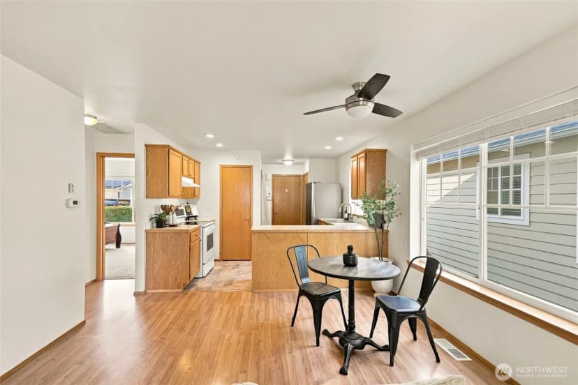 Property photo for 1030 Sinclair Way #42, Burlington photo 6