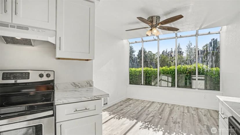 Property photo for 16419 Spruce Way #d1, Lynnwood photo 7