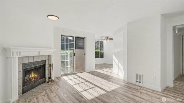 Property photo for 16419 Spruce Way #d1, Lynnwood photo 4
