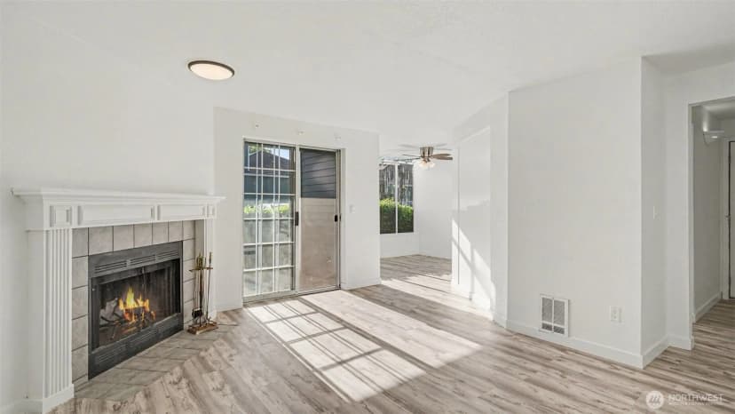 Property photo for 16419 Spruce Way #d1, Lynnwood photo 4