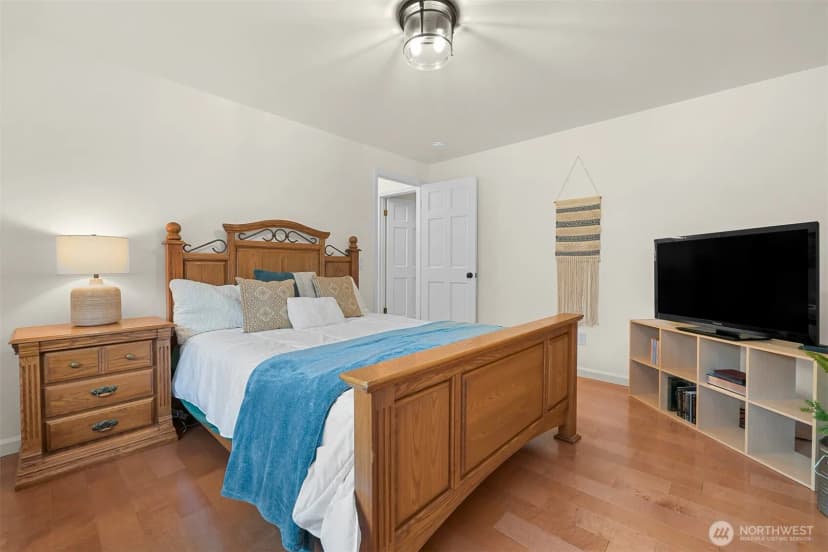 Property photo for 25 Shorewood Drive, Bellingham photo 30