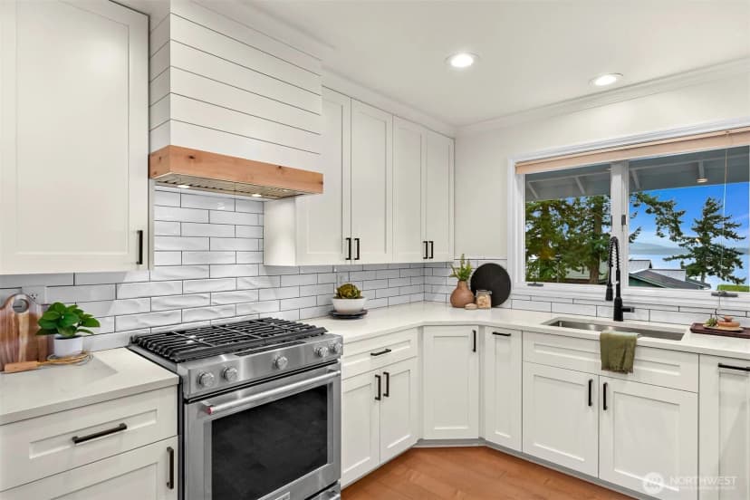 Property photo for 25 Shorewood Drive, Bellingham photo 8
