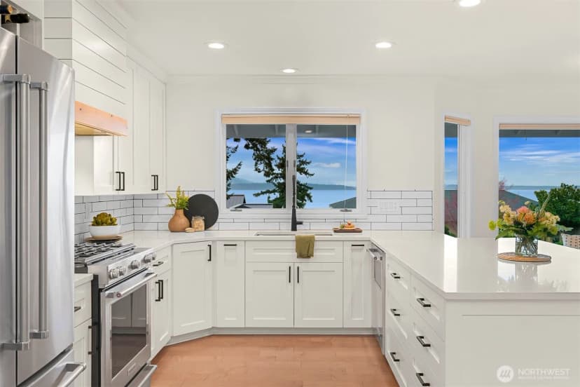 Property photo for 25 Shorewood Drive, Bellingham photo 6