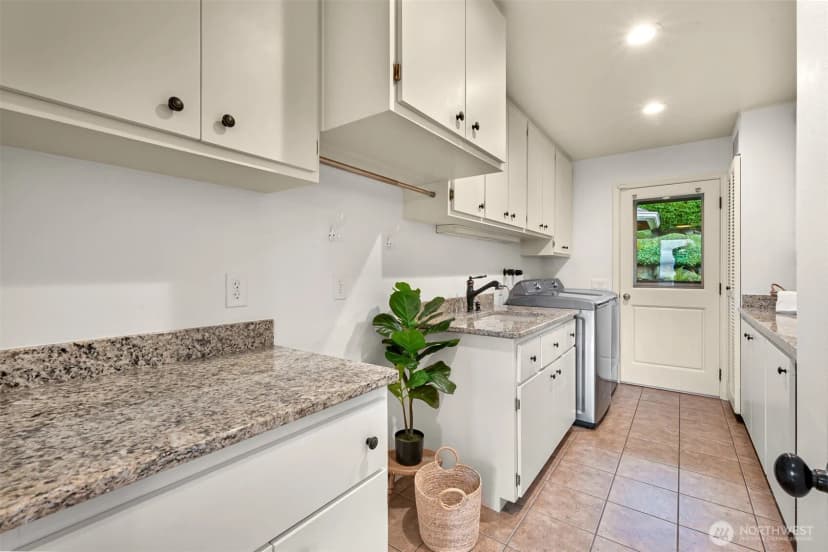 Property photo for 25 Shorewood Drive, Bellingham photo 13