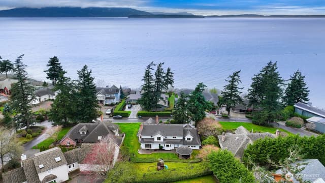 Property photo for 25 Shorewood Drive, Bellingham photo 2