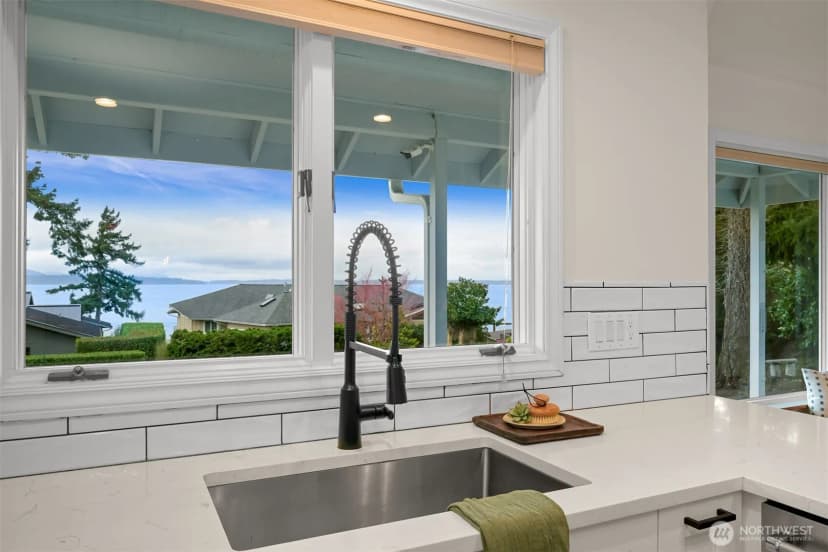 Property photo for 25 Shorewood Drive, Bellingham photo 9