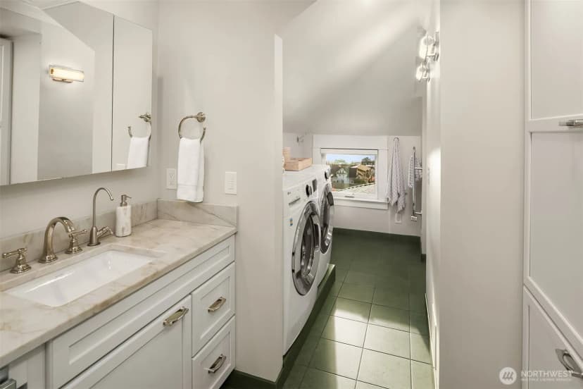 Property photo for 2307 Broadway E, Seattle photo 27