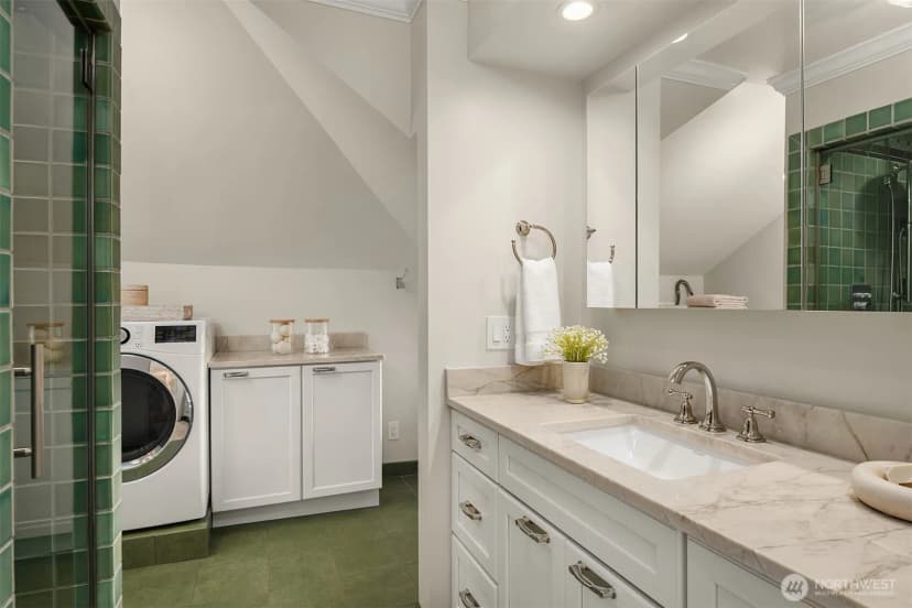 Property photo for 2307 Broadway E, Seattle photo 26